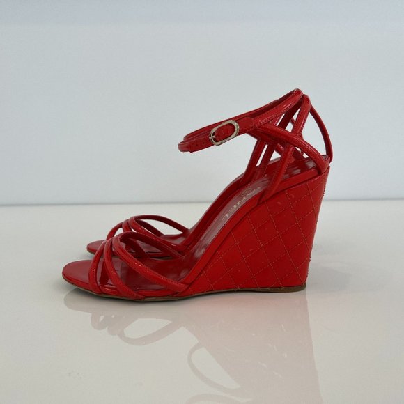 CHANEL ORANGE PATENT LEATHER WEDGE SANDALS SIZE IT 38 / US 8 - Picture 9 of 16